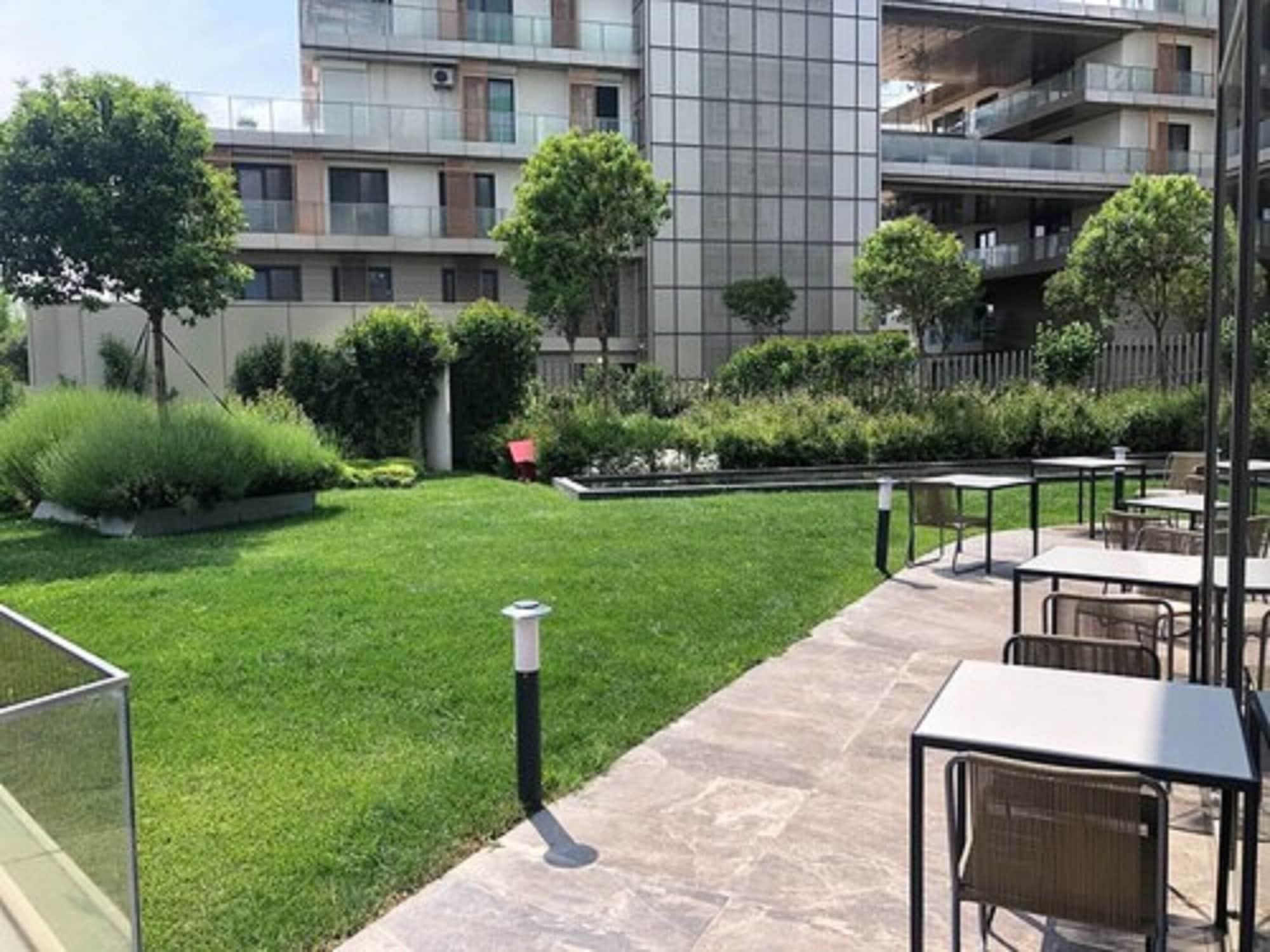 Hilton Garden Inn Istanbul Atatuerk Airport Exterior foto