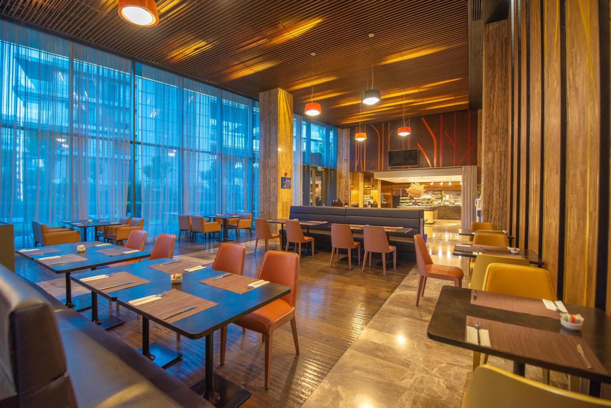 Hilton Garden Inn Istanbul Atatuerk Airport Exterior foto