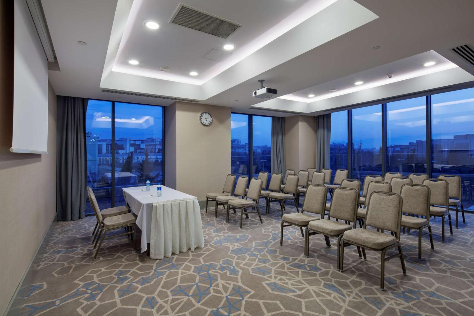 Hilton Garden Inn Istanbul Atatuerk Airport Exterior foto